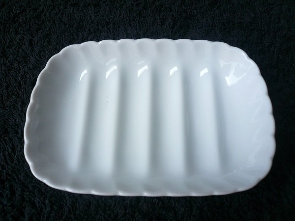 Seifenschale aus Porzellan glatt weiß