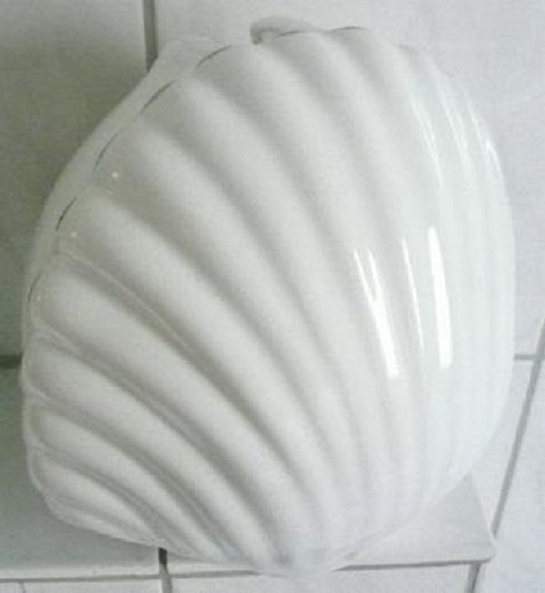 WC-Bürstengarnitur aus Keramik in Form einer Muschel Dekor weiß mit goldstaffage hergestellt in Deus
