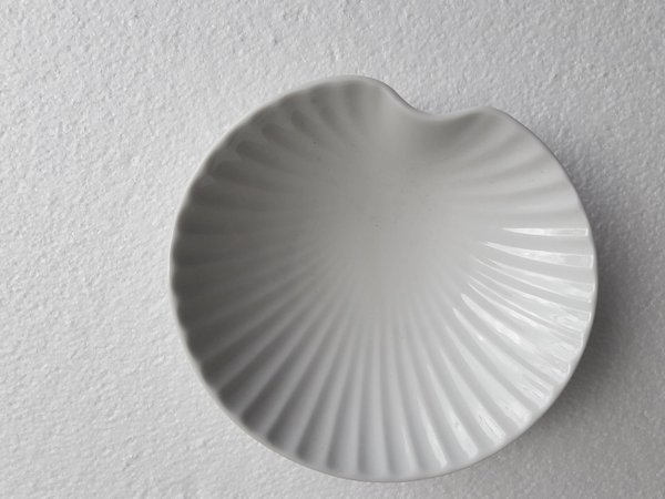 Seifenschale aus Porzellan weiß Form Muschel